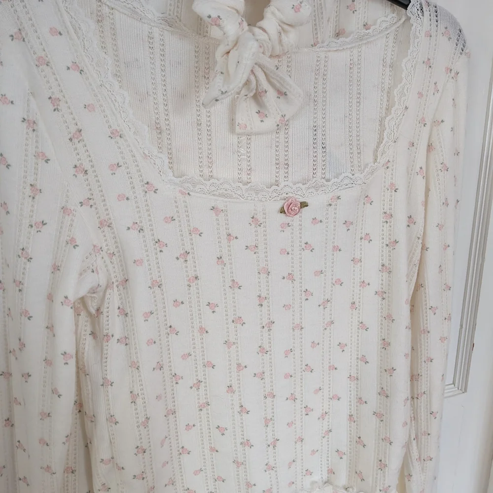 Pink Rose Floral Two-Piece Set with Scrunchie NWT - Picture 2 of 11
